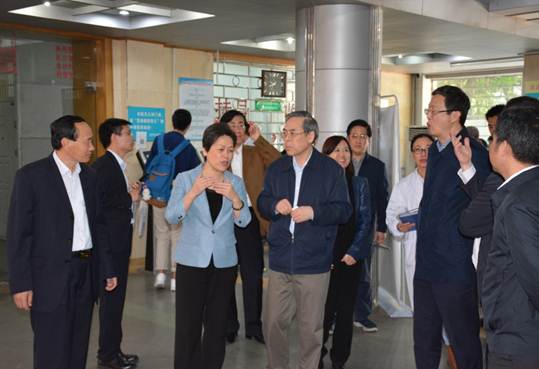 说明: C:\Users\A\Desktop\2018年工作资料夹\医疗工作\4.20校领导及350vip8888新葡的京集团领导接待国家传染病防治调研组\DSC_0312.JPG